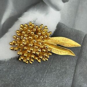 Vintage B.S.K. Gold Plated Floral Berries Starburst Textured Leaves Brooch 3"
